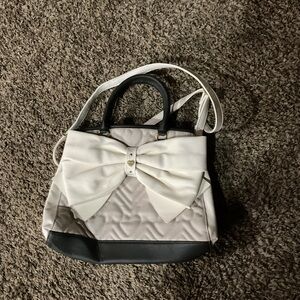 Elegant White and Black Bow Handbag